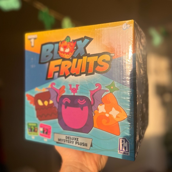 Roblox Blox Fruits 8” Deluxe Mystery Plush - ROBLOX DLC CODES - SEALED - Picture 2 of 4